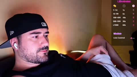 Snapshot of theoravi chatting on December 7, 3:36 am Theo Ravi online show from December 7, 3:36 am