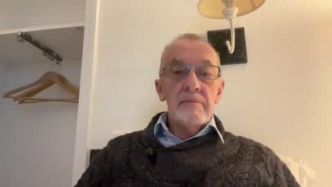 Snapshot of theowlandthe chatting on December 10, 3:01 pm theowlandthe online show from December 10, 3:01 pm