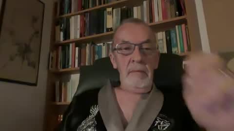 Snapshot of theowlandthe chatting on January 4, 7:03 am theowlandthe online show from January 4, 7:03 am