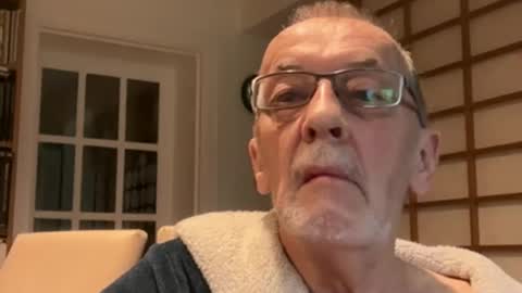 Snapshot of theowlandthe chatting on February 1, 8:29 am theowlandthe online show from February 1, 8:29 am