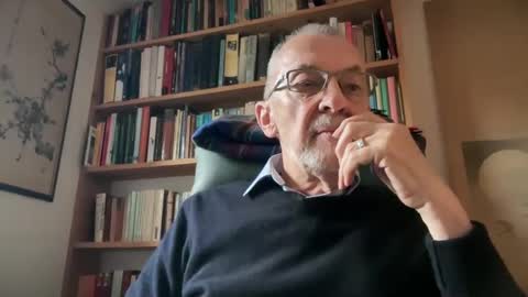 Snapshot of theowlandthe chatting on February 12, 11:40 am theowlandthe online show from February 12, 11:40 am