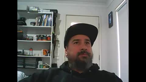 Snapshot of theozbeardguy chatting on October 24, 1:35 am aussiebeard online show from October 24, 1:35 am