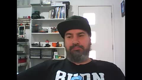 Snapshot of theozbeardguy chatting on November 25, 2:00 am aussiebeard online show from November 25, 2:00 am