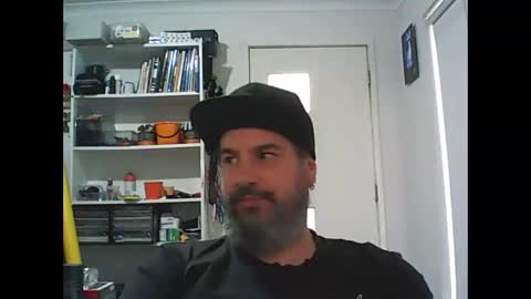 Snapshot of theozbeardguy chatting on February 11, 1:32 am aussiebeard online show from February 11, 1:32 am