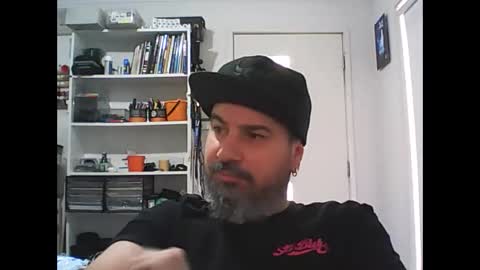 Snapshot of theozbeardguy chatting on April 16, 2:34 am aussiebeard online show from April 16, 2:34 am