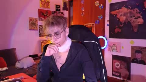 Snapshot of theprince_red chatting on May 2, 8:58 pm Matt independent model online show from May 2, 8:58 pm