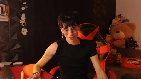 Snapshot of theprince_red chatting on May 12, 8:28 pm Matt independent model online show from May 12, 8:28 pm