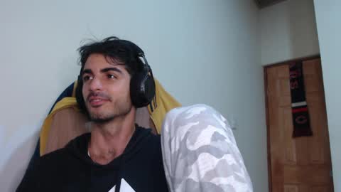 Snapshot of therazhanen chatting on April 23, 3:52 am Santiago Enrique online show from April 23, 3:52 am