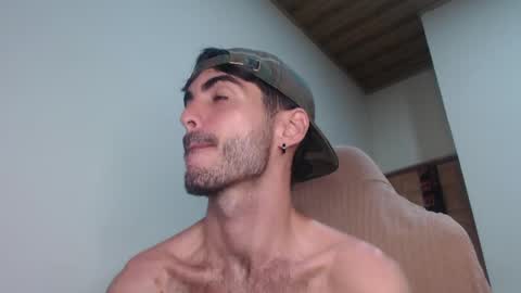 Snapshot of therazhanen chatting on April 28, 3:22 am Santiago Enrique online show from April 28, 3:22 am