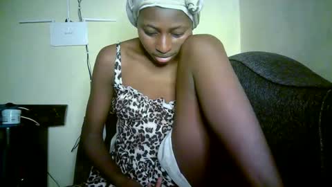 Snapshot of therry_heart chatting on May 4, 4:19 am hearty online show from May 4, 4:19 am