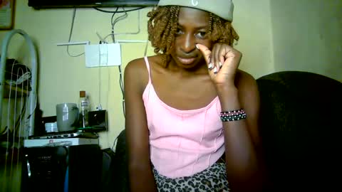 Snapshot of therry_heart chatting on June 20, 4:04 am hearty online show from June 20, 4:04 am
