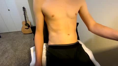 Snapshot of therunnerboy chatting on November 5, 2:11 am therunnerboy online show from November 5, 2:11 am