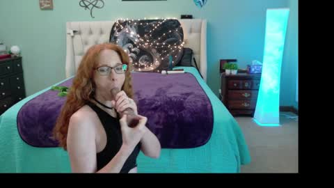 Snapshot of thesexualdragon chatting on September 19, 4:18 pm TheSexualDragon online show from September 19, 4:18 pm