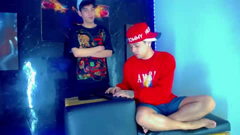 Snapshot of theshamefulboys chatting on June 15, 9:28 pm David y Daniel online show from June 15, 9:28 pm