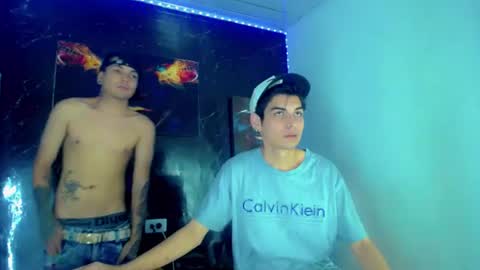 Snapshot of theshamefulboys chatting on June 18, 9:41 pm David y Daniel online show from June 18, 9:41 pm