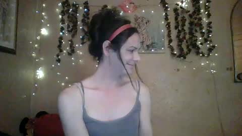 Snapshot of thesillymillie chatting on July 7, 12:02 am sillymillie0 online show from July 7, 12:02 am