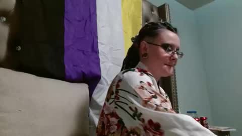 Snapshot of thesirenscall chatting on December 4, 11:57 pm Siren of the Fae online show from December 4, 11:57 pm