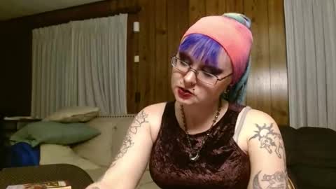 Snapshot of thesirenscall chatting on April 4, 12:20 am Siren of the Fae online show from April 4, 12:20 am