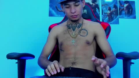 Snapshot of theskinny8inch_ chatting on January 12, 5:13 am theskinny8inch_ online show from January 12, 5:13 am