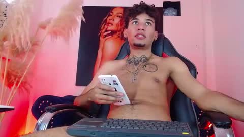 Snapshot of theskinny8inch_ chatting on January 13, 8:05 am theskinny8inch_ online show from January 13, 8:05 am