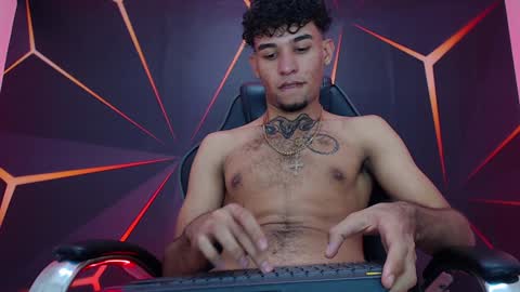 Snapshot of theskinny8inch_ chatting on January 24, 11:26 am theskinny8inch_ online show from January 24, 11:26 am