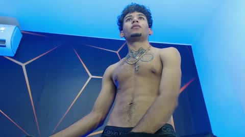 Snapshot of theskinny8inch_ chatting on January 27, 5:14 am theskinny8inch_ online show from January 27, 5:14 am