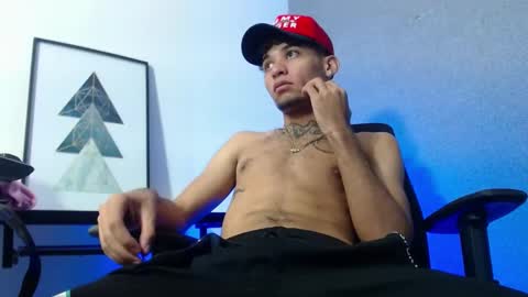 Snapshot of theskinny8inch_ chatting on February 20, 6:28 am theskinny8inch_ online show from February 20, 6:28 am