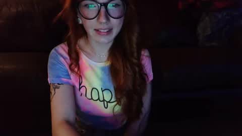 Snapshot of thetradwifee chatting on March 17, 2:27 am Stella online show from March 17, 2:27 am