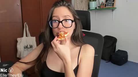 Nicole online show from November 25, 1:55 pm