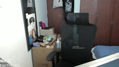 Nicole online show from April 16, 8:31 pm