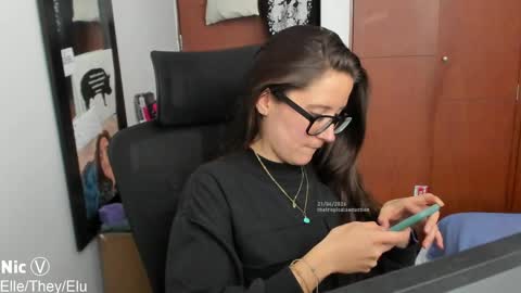 Nicole online show from April 21, 7:06 pm