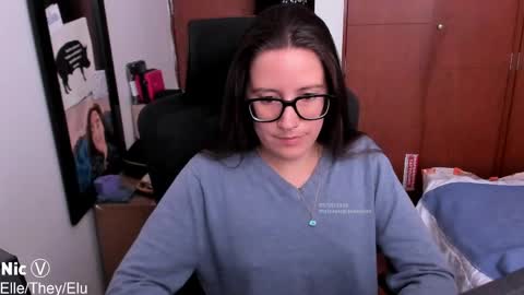 Snapshot of thetropicalseduction chatting on May 7, 2:44 pm Nicole online show from May 7, 2:44 pm
