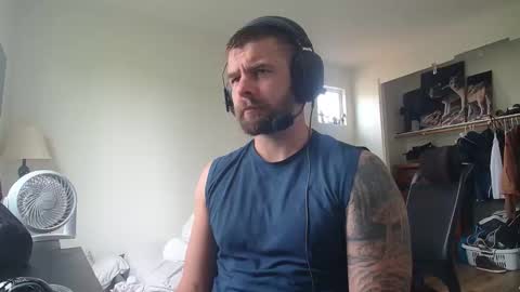 Snapshot of theufcfan_8181 chatting on April 9, 8:25 pm troy online show from April 9, 8:25 pm