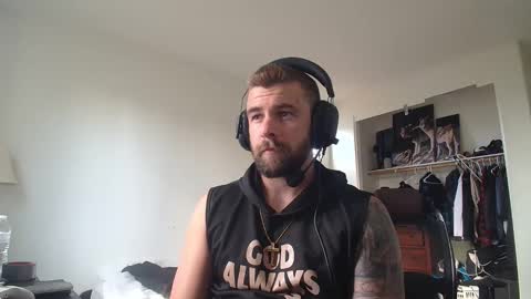 Snapshot of theufcfan_8181 chatting on April 13, 12:38 am troy online show from April 13, 12:38 am