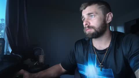 Snapshot of theufcfan_8181 chatting on April 14, 2:39 am troy online show from April 14, 2:39 am