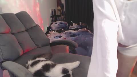 theysaidimcute online show from March 19, 8:46 pm