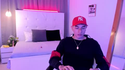 Snapshot of thiago_2003_ chatting on April 19, 2:22 am Thiago online show from April 19, 2:22 am