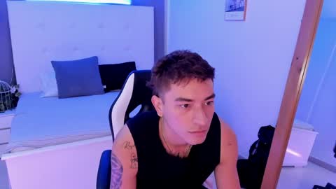 Snapshot of thiago_2003_ chatting on April 20, 12:19 pm Thiago online show from April 20, 12:19 pm