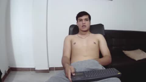 Snapshot of thiago__diaz chatting on February 9, 8:45 pm Thiago Diaz online show from February 9, 8:45 pm