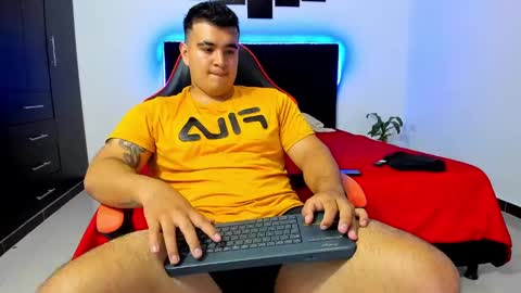 Snapshot of thiago_cp01 chatting on February 14, 7:59 am Thiago online show from February 14, 7:59 am