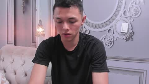 Snapshot of thiago_dior chatting on October 16, 2:23 am thiago_dior online show from October 16, 2:23 am