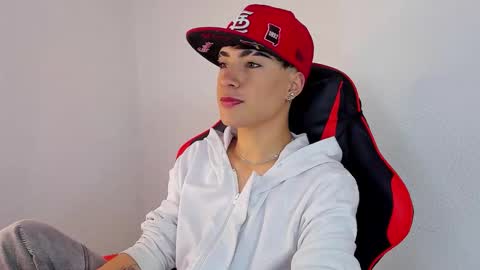 Snapshot of thiago_dv chatting on November 20, 1:22 pm Thiago online show from November 20, 1:22 pm