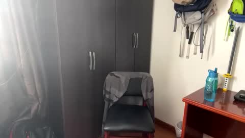 Snapshot of thiago_happy chatting on May 5, 6:05 pm thiago_happy online show from May 5, 6:05 pm