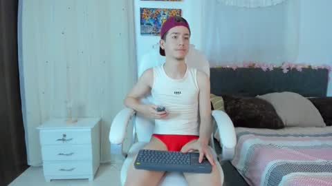 Manuel online show from November 18, 1:11 am