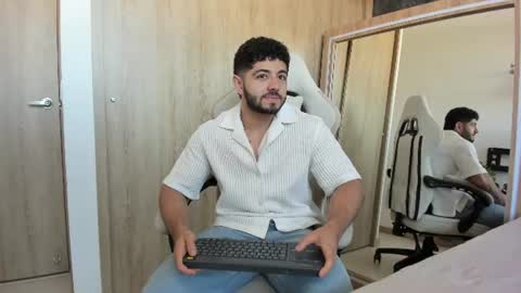 Snapshot of thiago_moretti chatting on July 14, 9:53 pm THIAGO online show from July 14, 9:53 pm