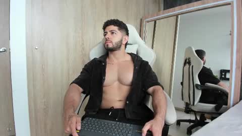 Snapshot of thiago_moretti chatting on July 20, 10:23 pm THIAGO online show from July 20, 10:23 pm