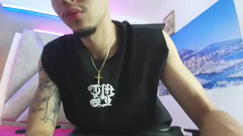 Snapshot of thiago_preston chatting on May 30, 7:33 pm Thiago online show from May 30, 7:33 pm