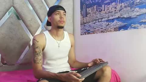Snapshot of thiago_preston chatting on May 31, 7:26 pm Thiago online show from May 31, 7:26 pm