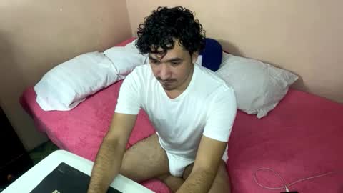 Snapshot of thiagodeseo chatting on October 18, 2:25 am thiagodeseo online show from October 18, 2:25 am