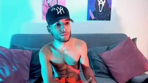 Snapshot of thiagoferreti_ chatting on July 7, 6:47 am ThiagoFerreti online show from July 7, 6:47 am